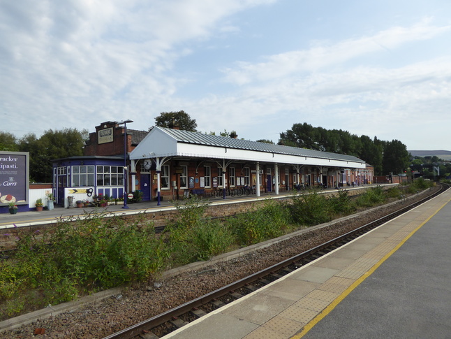Stalybridge platform 4 seen from platform 3