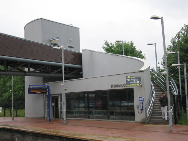 St Helens Central platform 2
building