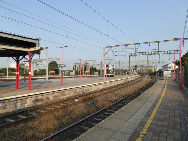 Stockport platforms 0 and 1 looking north