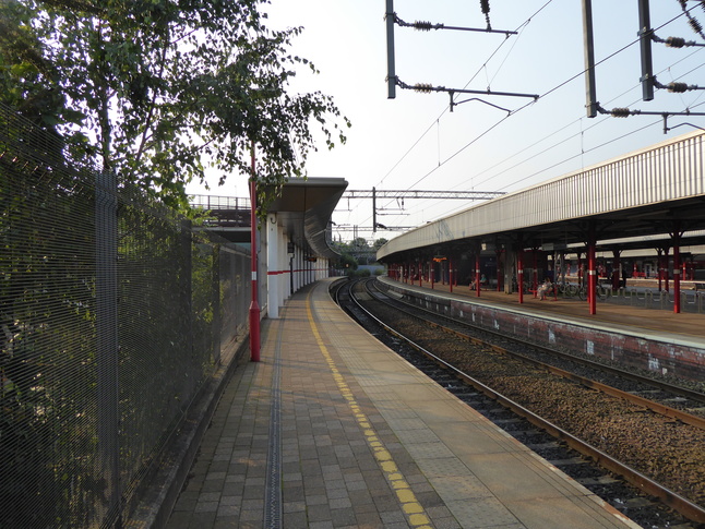 Stockport platform 0 looking south