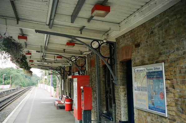 Thames Ditton Platform 1
shelter