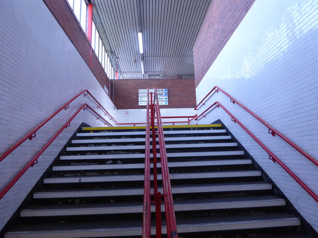 Wigan North Western steps to platforms 1-4