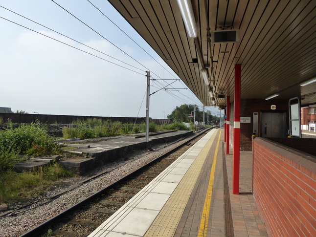Wigan North Western platform 6 looking west