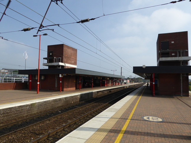 Wigan North Western platforms looking east