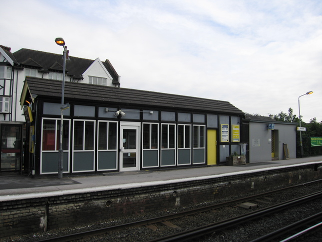 Ainsdale platform 1 building