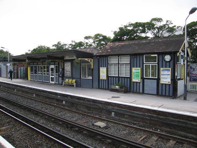 Ainsdale platform 2 buildings