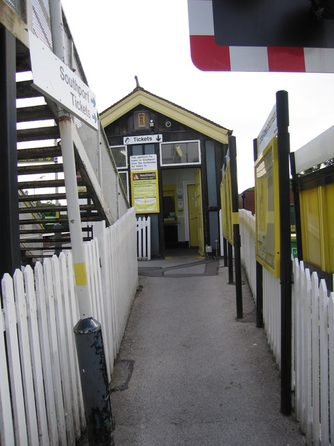 Ainsdale platform 2 entrance