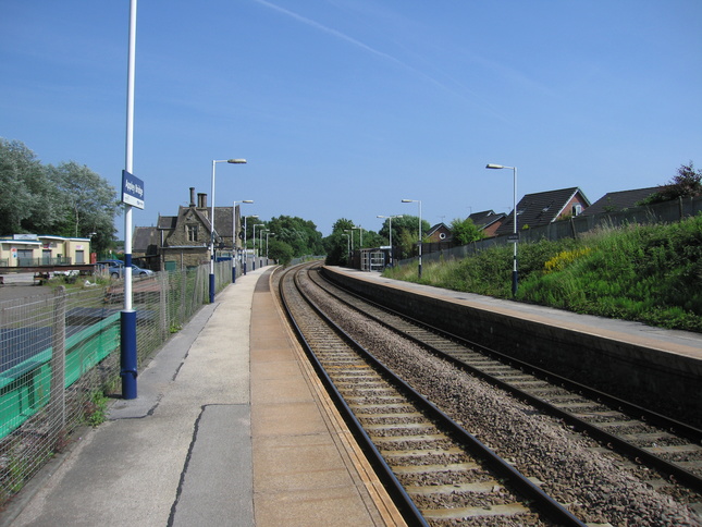 Appley Bridge platforms looking
east