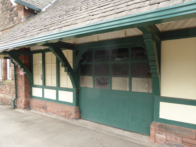 Askam platform 1 door