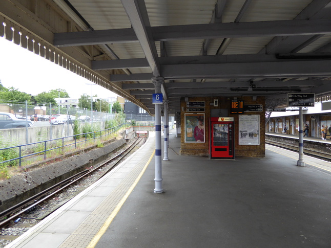 Beckenham Junction platforms
3 and 4 looking east