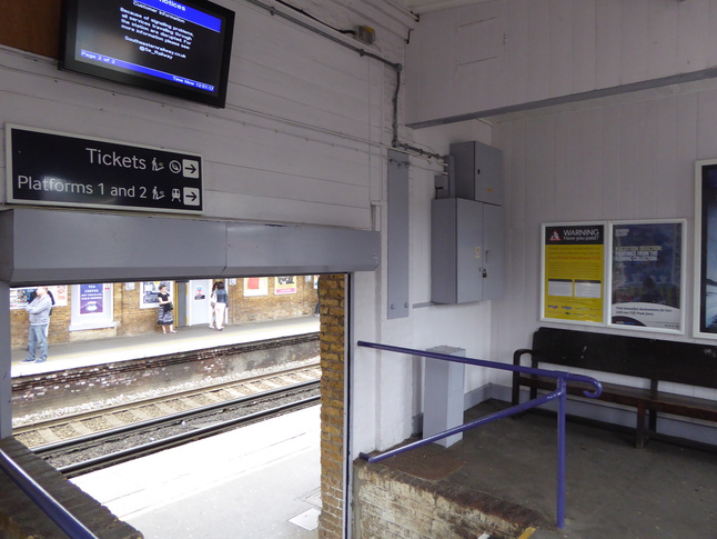 Beckenham Junction
platform 3 waiting room