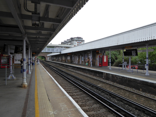Beckenham Junction
platforms looking east