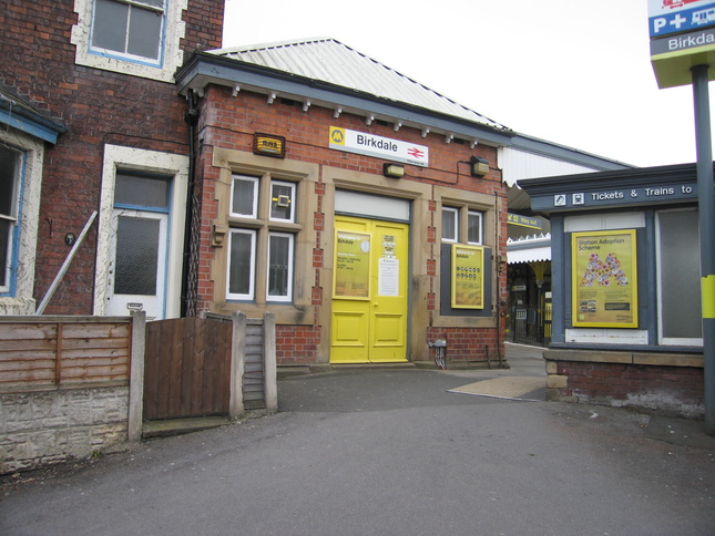 Birkdale platform 1 building side