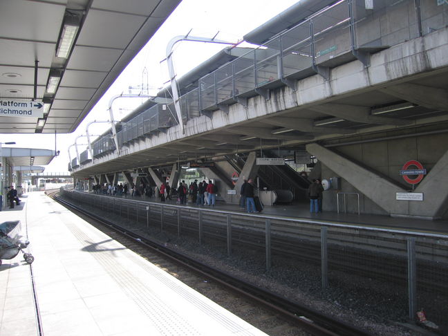 Canning Town platforms 1 and 3