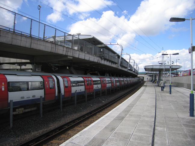 Canning Town platforms 1-3