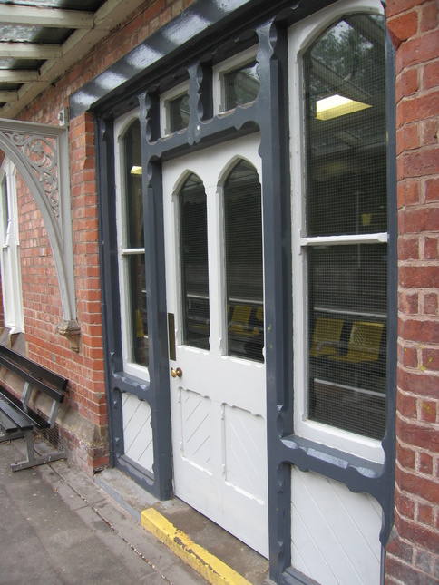 Cressington platform 2 door