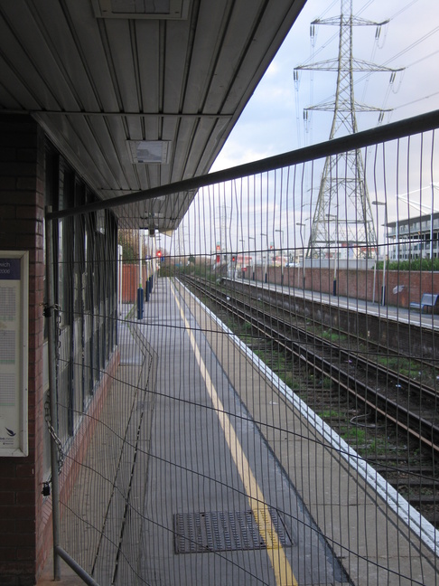 Custom House disused platform
looking east