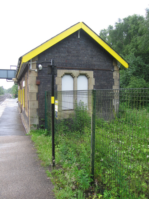 Garswood platform 2 building
side