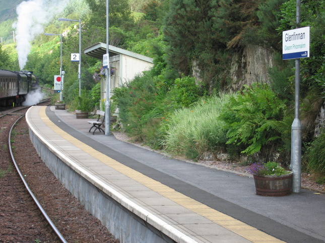 Glenfinnan platform 2 shelter