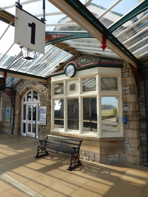 Grange-over-Sands platform 1
bay window