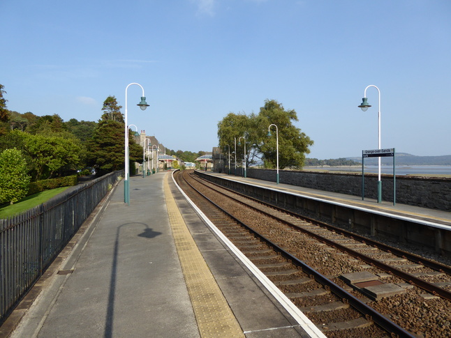 Grange-over-Sands platforms
looking east