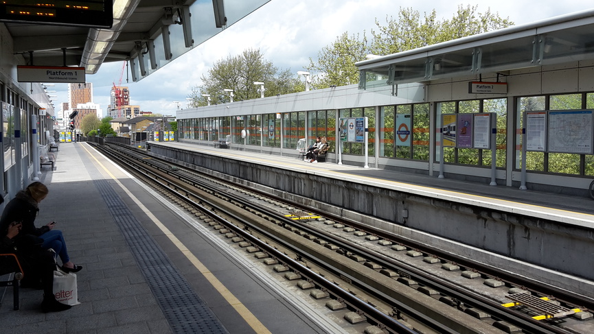 Haggerston platforms 1 and 2 looking
north