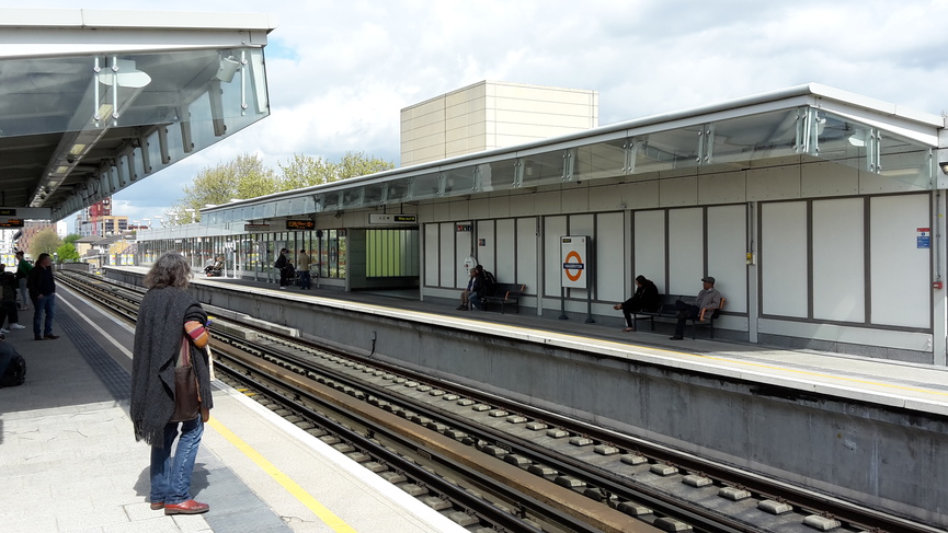 Haggerston platform 2