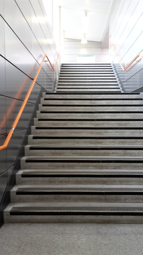 Haggerston platform steps