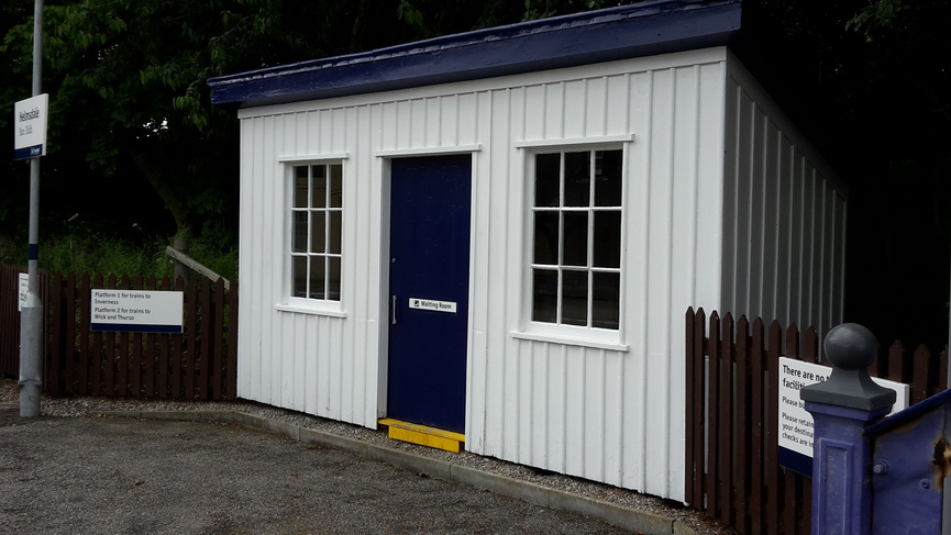 Helmsdale platform 2 shelter