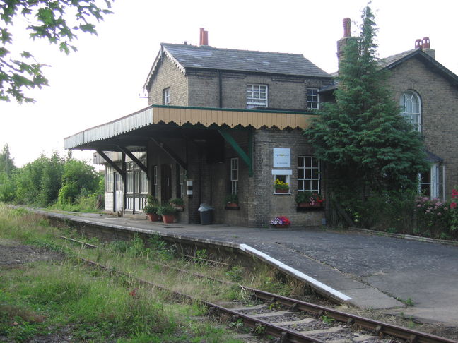 Histon station building