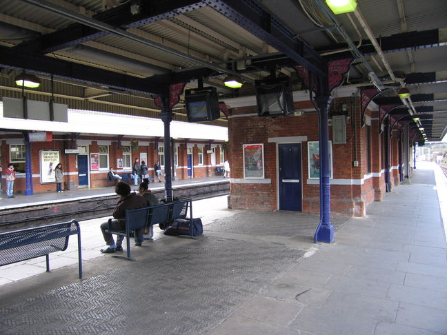 Ilford platforms 4 and 5 looking west