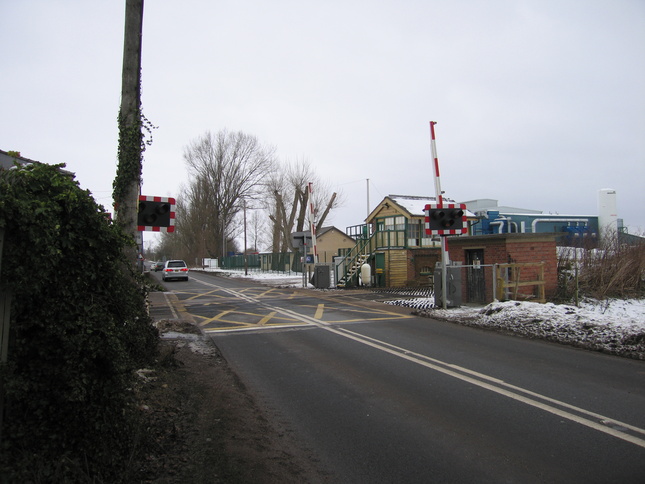 Lakenheath level crossing, looking
north