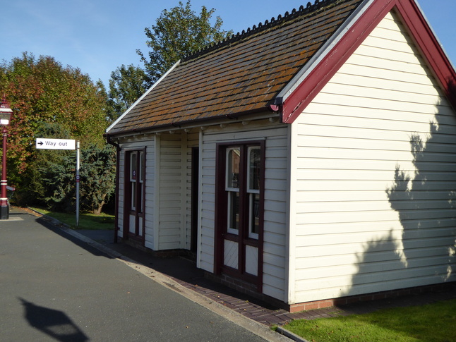 Langwathby platform 2 shelter