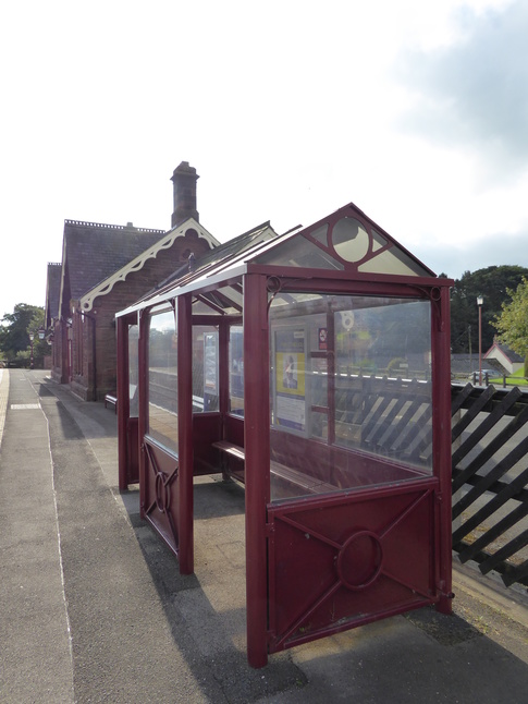 Lazonby and Kirkoswald
					       platform 1 shelter