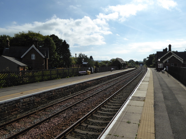 Lazonby and Kirkoswald
					       platforms looking
					       south