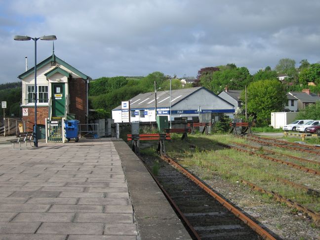 Lostwithiel signal box and
buffers