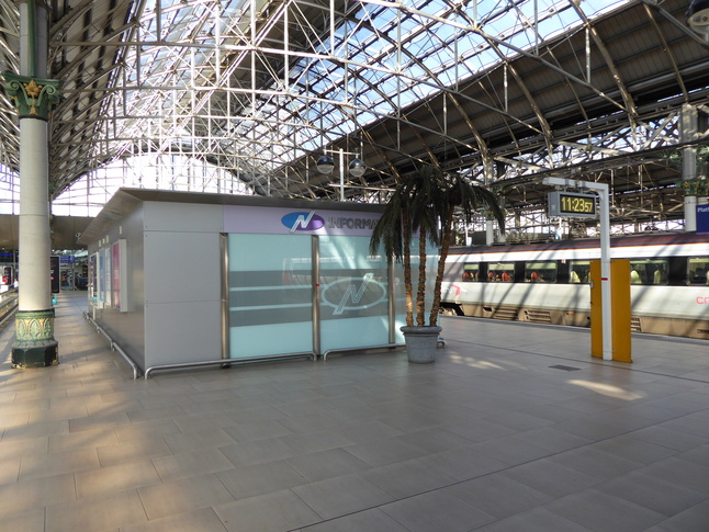 Manchester
Piccadilly platforms 10 and 11 palm tree