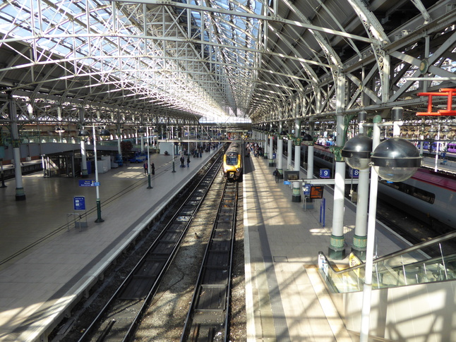 Manchester Piccadilly platforms 9 and 10