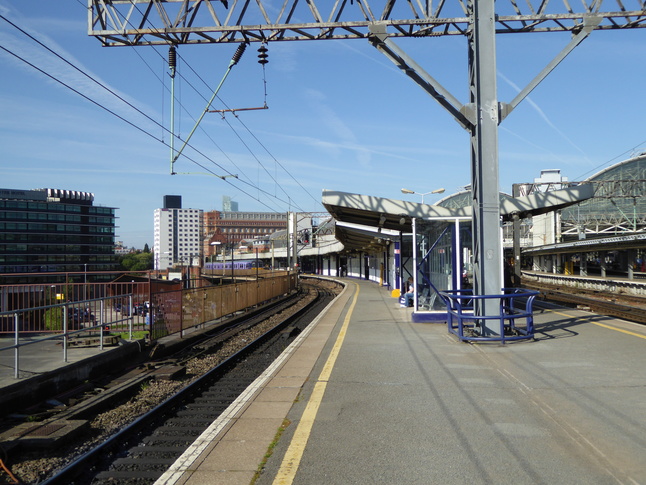 Manchester Piccadilly platforms 13 and 14 looking west