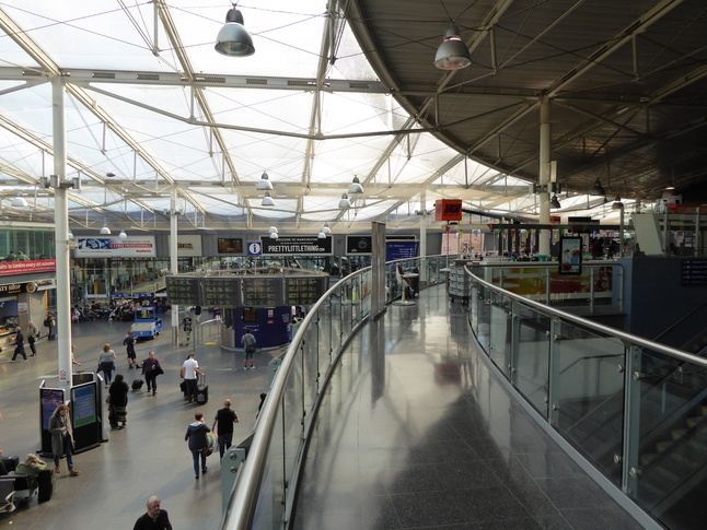 Manchester
Piccadilly concourse looking east