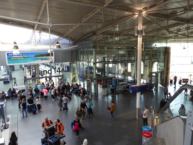 Manchester
Piccadilly concourse south end