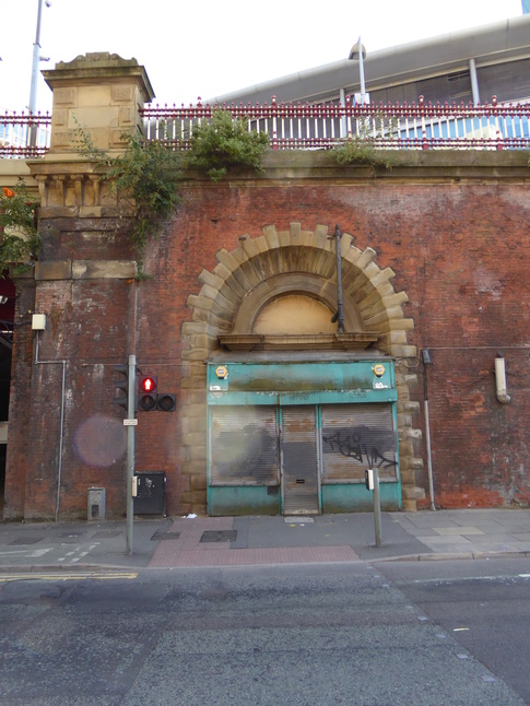 Manchester Piccadilly Disused entrance archway on London Road