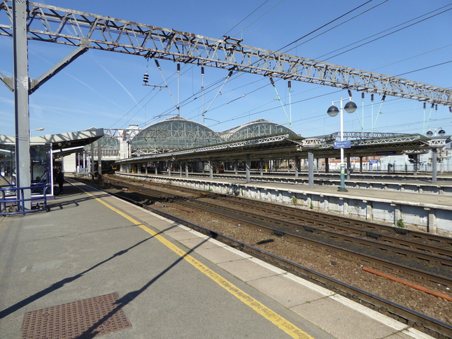 Manchester Piccadilly trainshed seen from platforms 13 and 14