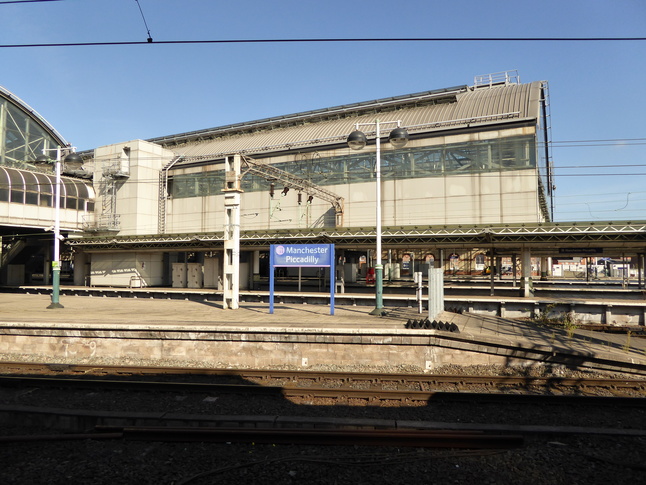 Manchester Piccadilly shorter trainshed