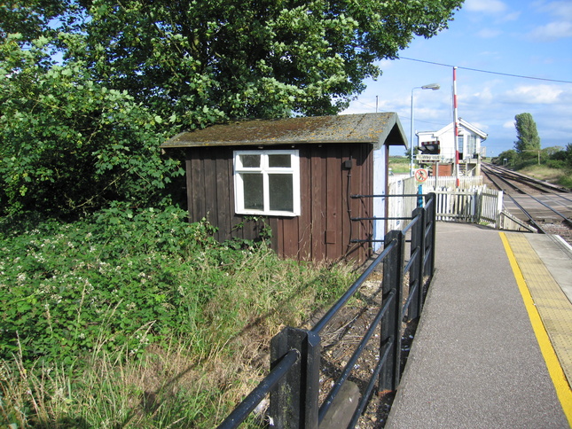 Manea platform 2 shelter