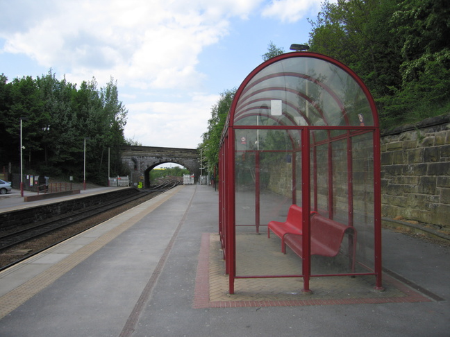 Moorthorpe platform 1 shelter