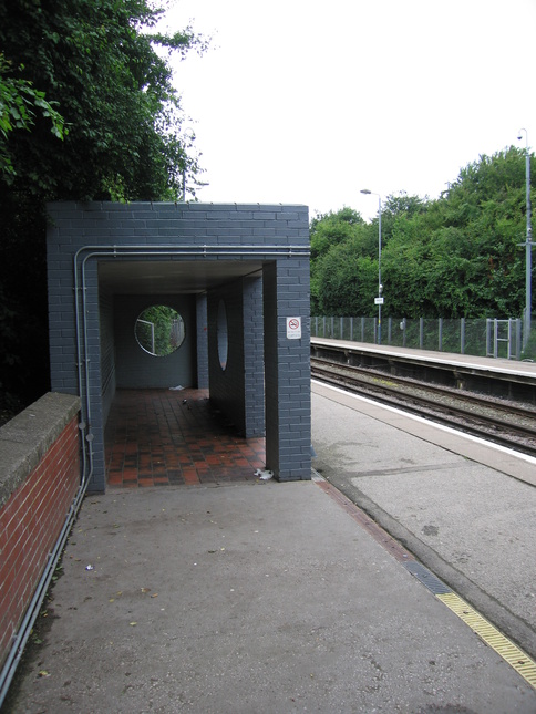 Overpool platform 1 shelter