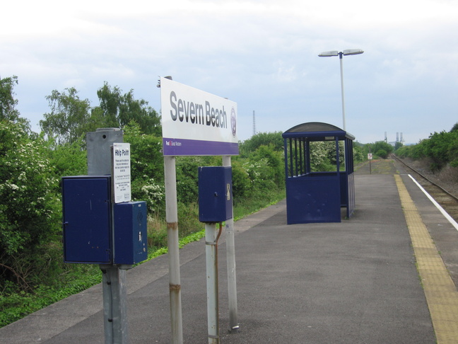 Severn Beach platform looking
south