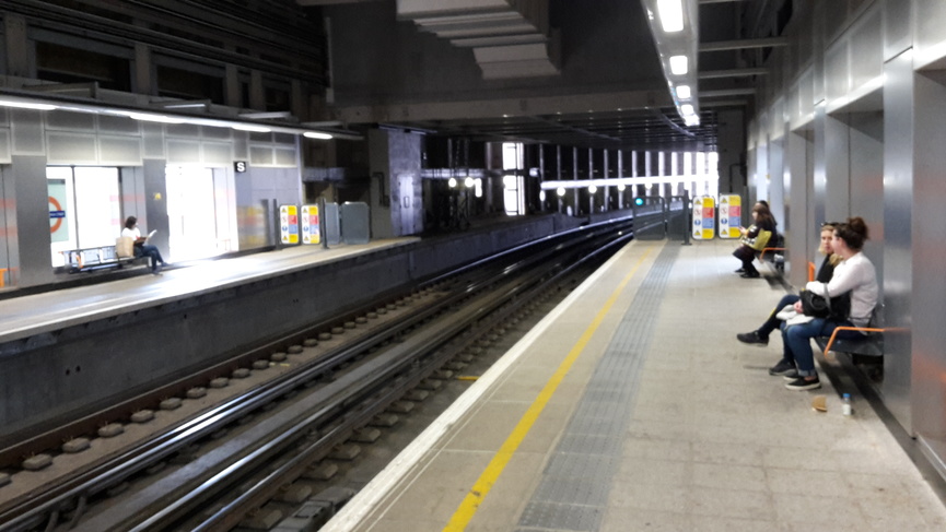 Shoreditch High Street
platform 1 looking west