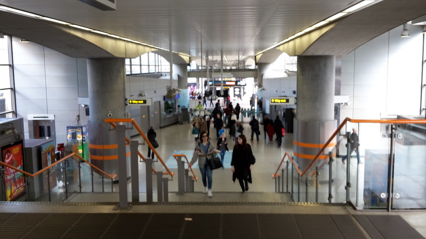 Shoreditch High
Street concourse